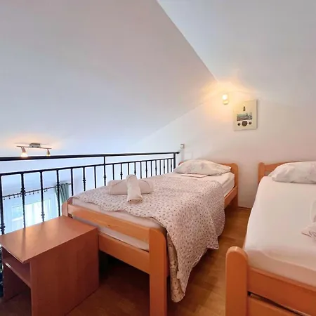 Butkovi - One Bedroom A5 דירה *